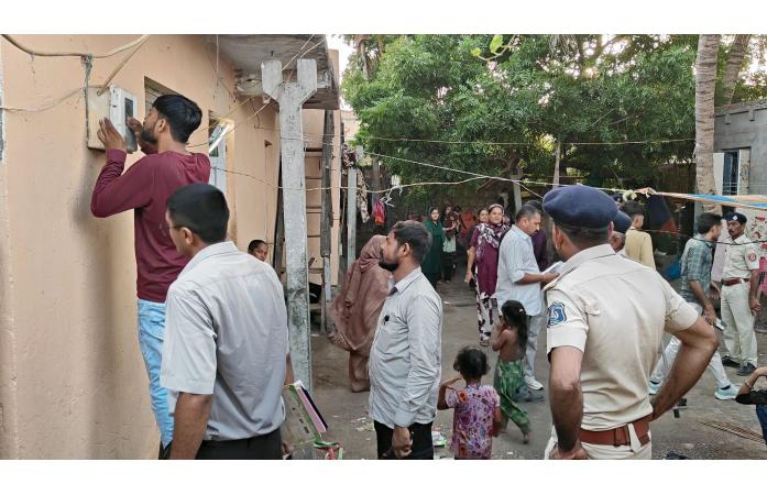 દ્વારકા જિલ્લામાં અસામાજિક તત્વો સામે પોલીસનો મોટો પ્રહાર : વીજચોરી સામે સંયુક્ત ઓપરેશનમાં 119 મકાનો ચેક, 32 વીજ જોડાણ કાપ્યાં, રૂ. 27.79 લાખનો દંડ ફટકારાયો.