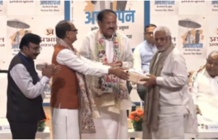 દિલ્હીમાં ભાજપાના વરિષ્ઠ નેતા દૌલત ભાવસારજીનું ભવ્ય સન્માન રાષ્ટ્રીય મંચ પર મળેલા સન્માને ઝાબુઆ જિલ્લાના કાર્યકરોમાં નવી ઊર્જાનો સંચાર કર્યો.