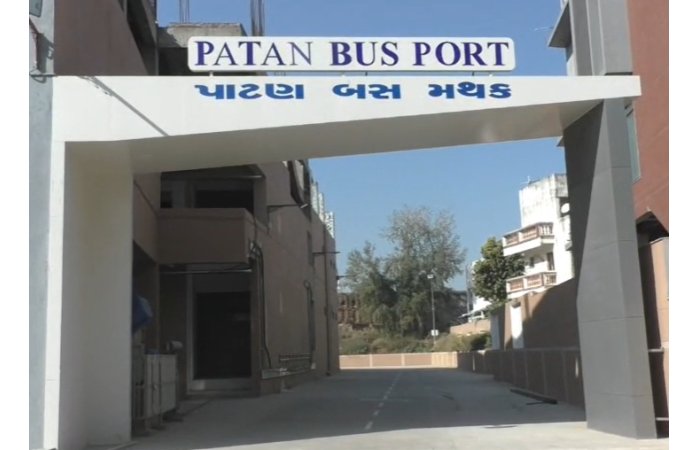 પાટણ બસ પોર્ટ પર શૌચાલયના નામે ખુલ્લેઆમ ઉઘરાણીના આક્ષેપ ચાર્જનું બોર્ડ વગર મુસાફરો પાસેથી વસૂલાય છે રૂપિયા ૧૦, તંત્રની કામગીરી સામે ઉઠ્યા સવાલો.