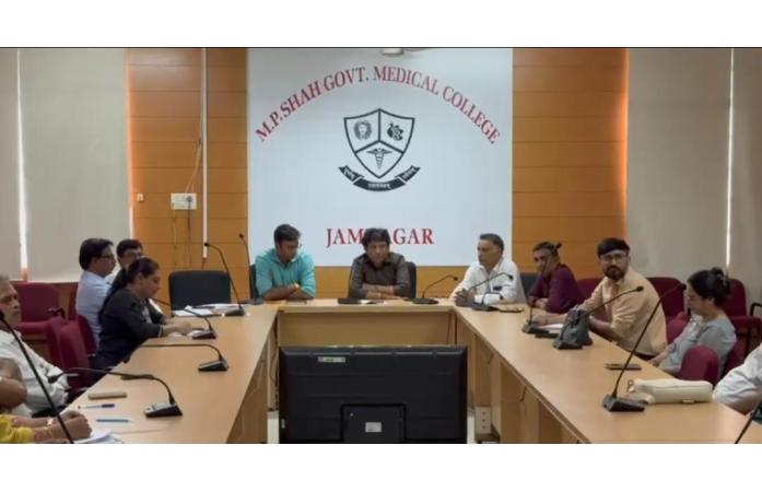 જામનગરમાં ઇબોલા વાયરસને લઈને આરોગ્ય તંત્ર એલર્ટ જી.જી. હોસ્પિટલ ખાતે ઉચ્ચ અધિકારીઓની તાત્કાલિક બેઠક, આગોતરા પગલાં માટે આયોજન શરૂ.