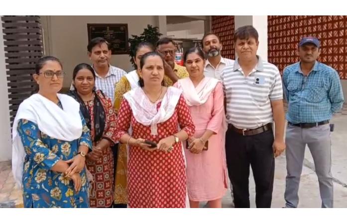 જામનગરમાં વસ્તી ગણતરીની કામગીરીને લઈને શિક્ષકોમાં રોષ: ‘બીએલઓની ફરજ સાથે વધારાનો બોજ, વહીવટીતંત્ર ભેદભાવપૂર્ણ નીતિ અપનાવી રહ્યું છે’ — રાષ્ટ્રીય શૈક્ષણિક મહાસંઘના ગંભીર આક્ષેપો.