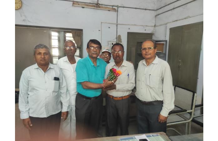 વયમર્યાદાને કારણે નિવૃત્ત થયેલા એચ.જી. વાળાનું સન્માનપૂર્વક વિદાય સમારોહ યોજાયો.