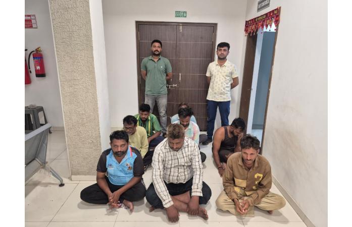 સુરત ગ્રામ્ય LCBનો જુગારધામ પર દરોડો: ગોદાવાડી ગામની સીમમાંથી 8 જુગારીઓ ઝડપાયા.