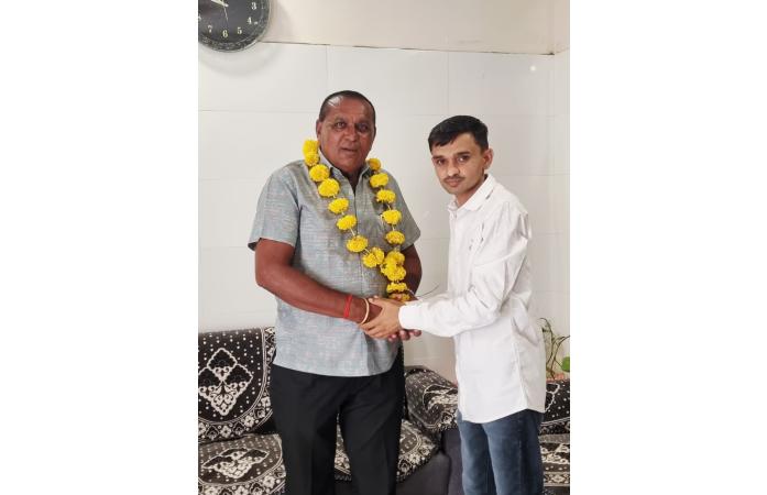 ગોંડલમાં વરસાદ પૂર્વે ખાસ સફાઈ અભિયાન, પ્રજાલક્ષી કામગીરી બદલ ઉપપ્રમુખ મનીષભાઈ રૈયાણીનું સન્માન.