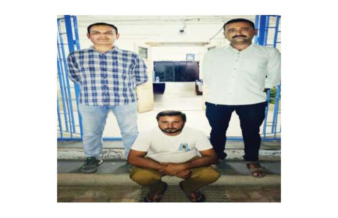 સજા વોરંટના કામે ફરાર ધ્રોલના શખ્સને પોલીસે ઝડપી પાડ્યો : અદાલતમાં રજૂઆત બાદ જેલ હવાલે કરવાનો હુકમ.