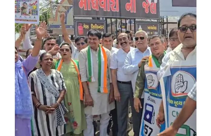 ભરૂચમાં કોંગ્રેસનું મોંઘવારી વિરુદ્ધ ઉગ્ર પ્રદર્શન: રેલવે સ્ટેશન પર અનોખા વિરોધ સાથે સરકારને ઘેરી, આગેવાનોની અટકાયત.