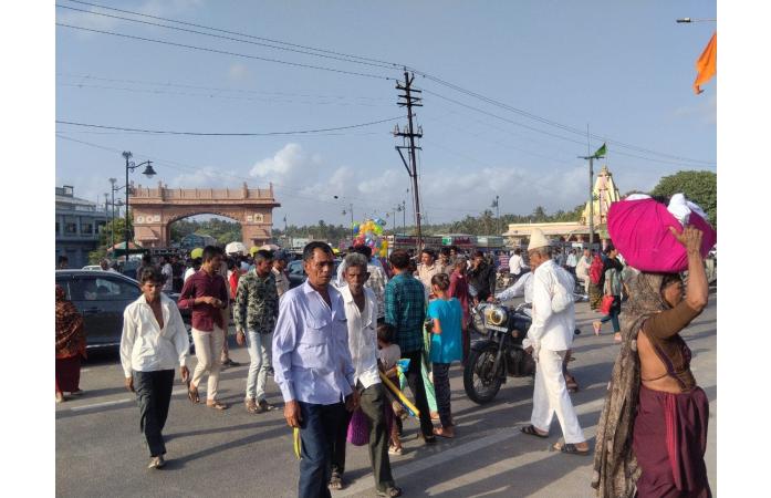માધવપુર ઘેડમાં અમાસ નિમિત્તે ટ્રાફિક અને કાયદો-વ્યવસ્થાની સફળ જાળવણી: પોલીસ તંત્રની સઘન કામગીરી.