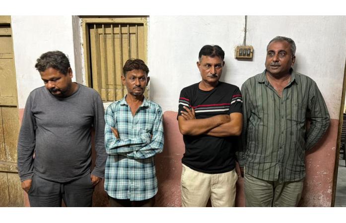 જામનગરમાં દારૂની મહેફિલ પર સીટી-બી પોલીસનો દરોડો, 4 શખ્સો ઝડપાયા