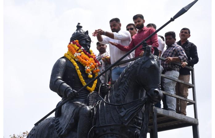 જામનગરમાં મહારાણા પ્રતાપ જન્મજયંતીની ભવ્ય ઉજવણી : રાજપૂત સમાજ અને કોર્પોરેટરોએ પુષ્પાંજલિ અર્પી શૌર્યગાથાને કરી નમન.