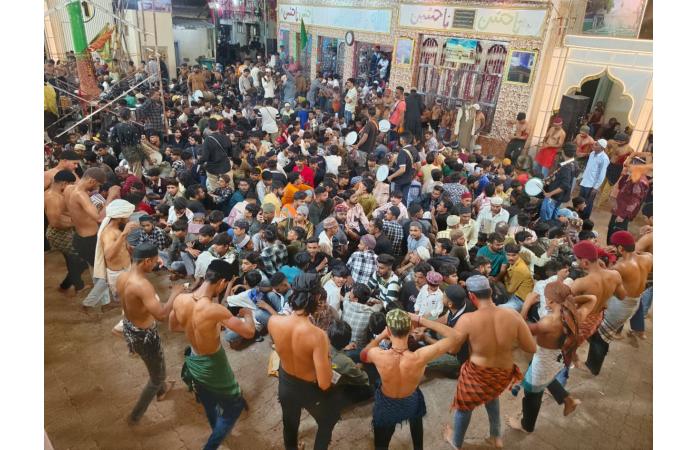 જામનગરના વાઘેરવાડામાં 125 વર્ષ જૂની પરંપરા: ‘હુસૈની ચોકારો’ નિહાળવા મોડી રાત સુધી જનમેદની ઉમટી.