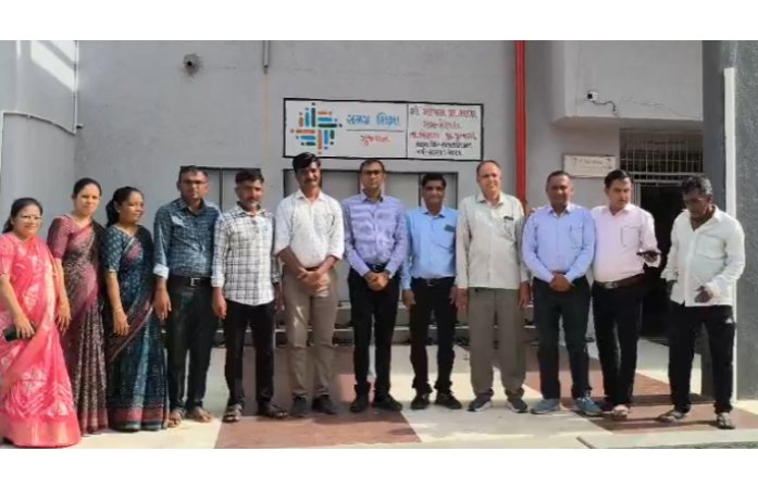 ભેસાણ તાલુકામાં પ્રગતિ શાળા મહોત્સવની ભવ્ય ઉજવણી: નાયબ સચિવોએ વિદ્યાર્થીઓને આપ્યો પ્રવેશ, શાળાઓનું નિરીક્ષણ કરી શિક્ષણની ગુણવત્તા પર મૂક્યો ભાર.