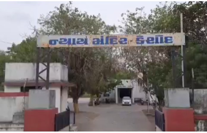 કેશોદમાં કુટણખાનું ચલાવતી મહિલા સંચાલકની જામીન અરજી નામંજૂર: કોર્ટે કહ્યું – "સમાજ વિરોધી ગંભીર ગુનો, જામીન આપવાથી સાક્ષીઓ પર દબાણ આવી શકે"