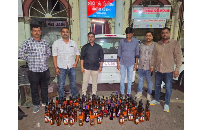 જામનગરમાં વેગનઆર કારમાંથી વિદેશી દારૂનો જથ્થો ઝડપાયો, કારચાલક પોલીસને જોઈ ફરાર; રૂ. 5.71 લાખનો મુદ્દામાલ જપ્ત