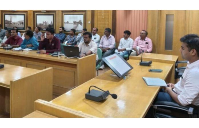 વરસાદી પરિસ્થિતિને પહોંચી વળવા મનપા સતર્ક, કમિશનરે અધિકારીઓ સાથે તૈયારીઓની સમીક્ષા બેઠક યોજી