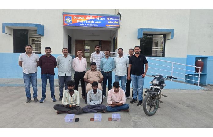 રોજેવાડા ઘરફોડ ચોરીનો ભેદ ઉકેલાયો: પરિવારને દર્શને મોકલી રૂ. 11.14 લાખની ચોરી કરનારા ત્રણ આરોપી ઝડપાયા