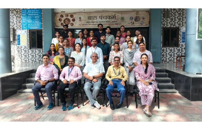ડૉક્ટર ડે પર ITRA જામનગરની અનોખી પહેલ: વૈદ્યો અને નવા પી.એચ.ડી. વિદ્યાર્થીઓએ મળીને કર્યું 40 લીમડાના વૃક્ષોનું રોપણ.