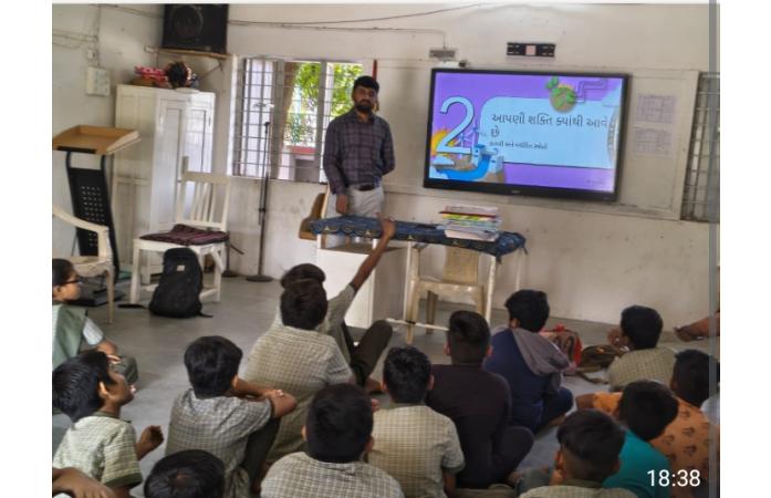 ભાણવડમાં પર્યાવરણ જાગૃતિ અને સ્વચ્છ ઊર્જા અંગે વિદ્યાર્થીઓ-શિક્ષકોને માર્ગદર્શન, ખુશી ફાઉન્ડેશનનો અનોખો ઉપક્રમ.