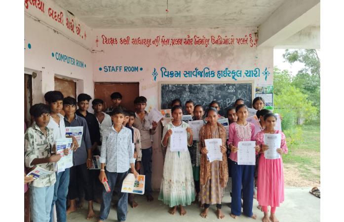 ચારીની વિક્રમ સાર્વજનિક હાઈસ્કૂલમાં એમજીવીસીએલનો વીજ સલામતી અને ઊર્જા સંરક્ષણ અંગે જાગૃતિ કાર્યક્રમ, વિદ્યાર્થીઓને સુરક્ષિત વીજ વપરાશનું માર્ગદર્શન.