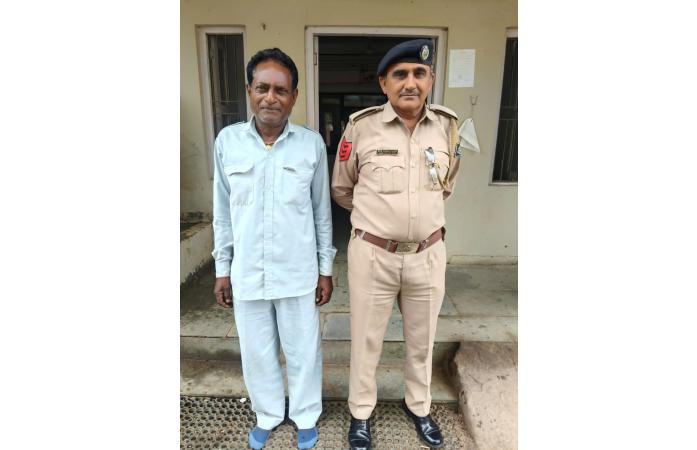 સાંતલપુરના ડાલડી ગામે ગેરકાયદેસર ગાંજાની ખેતીનો પર્દાફાશ: ₹3.92 લાખનો મુદ્દામાલ જપ્ત, એક આરોપીની ધરપકડ.