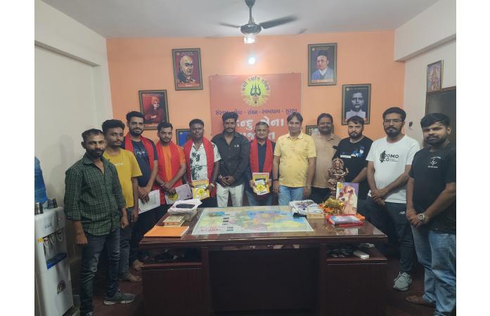 જામનગરમાં હિન્દુ સેનાનું સંગઠન વધુ સક્રિય: પ્રદેશ પદાધિકારીઓની મુલાકાત, નવા હોદ્દેદારોની નિમણૂક અને કાર્યકરોનું સ્વાગત.