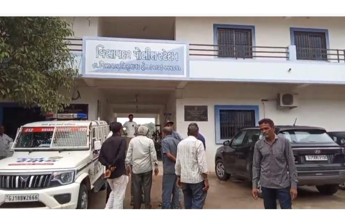 બોગસ સહકારી મંડળીઓના નામે ખેડૂતો સાથે દસ્તાવેજી કૌભાંડનો આક્ષેપ, તાત્કાલિક તપાસ અને કાર્યવાહીની માંગ.