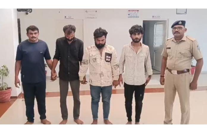 ઉપલેટાના ચીખલીયા ગામે SOGનો મેગા દરોડો: 17.342 કિલો ગાંજો ઝડપાયો, 8.72 લાખનો મુદ્દામાલ જપ્ત,