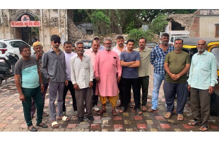 નીલકંઠ મહાદેવથી રાધાકૃષ્ણ મંદિર માર્ગ પર ગટરના ગંદા પાણીથી લોકો પરેશાન, એક મહિનાથી ગંદકી અને દુર્ગંધનો ત્રાસ