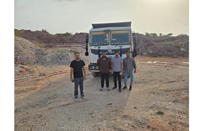 મુળીમાં ગેરકાયદે ખનન સામે વહીવટીતંત્રની મોટી કાર્યવાહી: રૂ. 77 લાખનો મુદ્દામાલ જપ્ત, હિટાચી મશીન અને ડમ્પર ઝડપી પડ્યા.