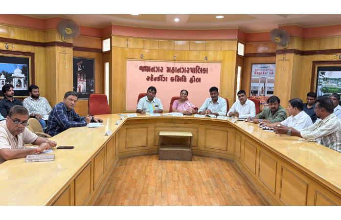જામનગર મહાનગરપાલિકાની વોર્ડવાર સમસ્યાઓના ઝડપી નિરાકરણ માટે મેગા બેઠક: કોર્પોરેટરો સાથે અધિકારીઓએ કર્યો સીધો સંવાદ, વિકાસકાર્યોને મળશે નવી ગતિ.