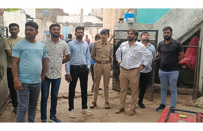 જામનગરમાં કેનાલ પરના દબાણ સામે JMCની કાર્યવાહી, નાગનાથ ગેટ વિસ્તારમાં બુલડોઝર ફેરવાયું.