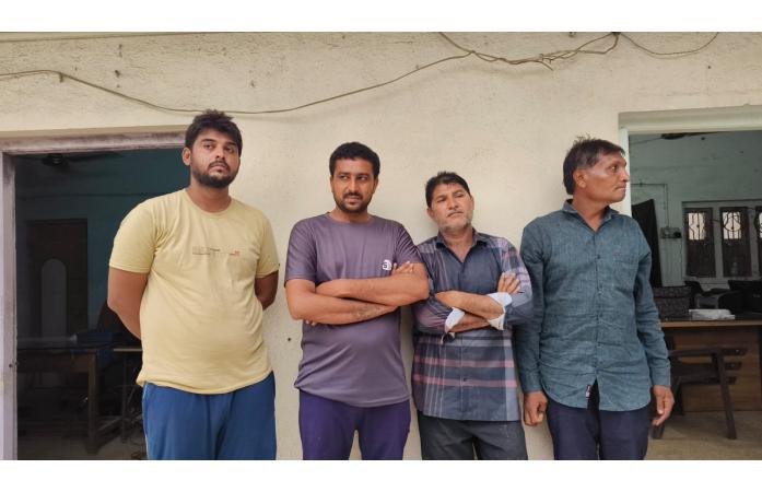 કેશોદમાં જાહેરમાં ઘોડી પાસાનો જુગાર રમતા 4 શખ્સ ઝડપાયા, રોકડ સહિત મુદ્દામાલ જપ્ત.