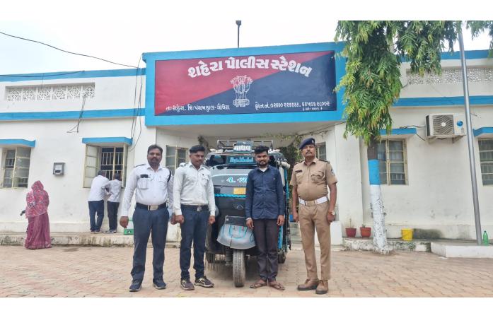 શહેરા-નાડા રોડ પર વિદ્યાર્થીઓને જોખમી રીતે લઈ જતો છકડો ઝડપાયો, ચાલક સામે પોલીસની કાર્યવાહી.