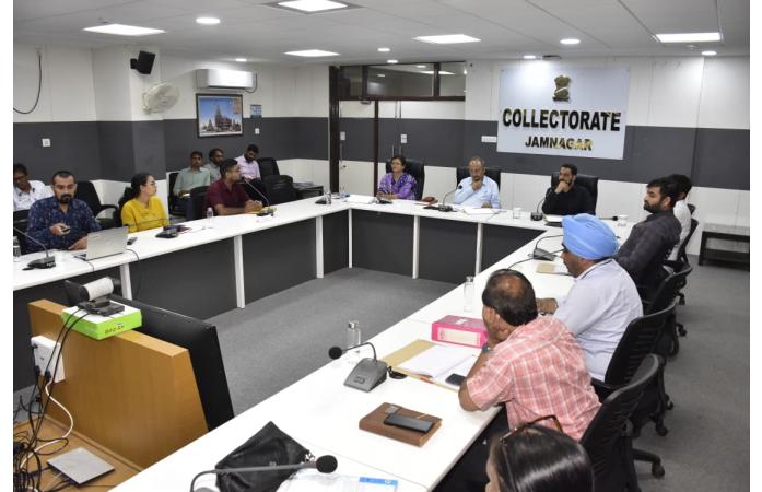 જામનગરમાં જિલ્લા સ્વાગત ફરિયાદ નિવારણ કાર્યક્રમ: કલેક્ટર પી.બી. પંડ્યાની અધ્યક્ષતામાં 33માંથી 30 અરજીઓનો સ્થળ પર જ નિકાલ.