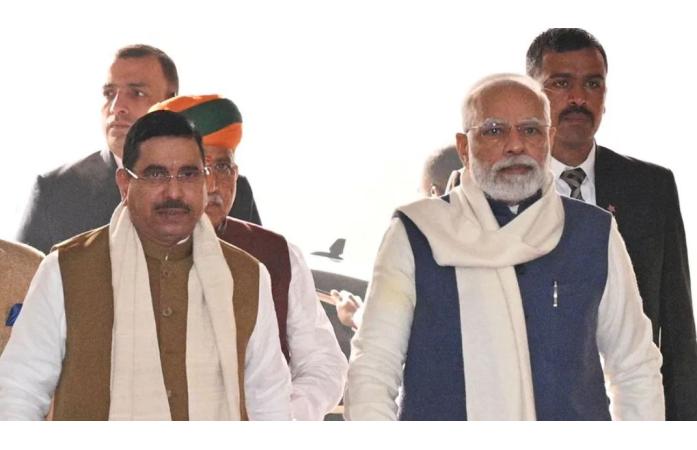PM મોદીએ ધર્મેન્દ્ર પ્રધાન બાદ પ્રહલાદ જોશીને શિક્ષણ મંત્રાલય કેમ સોંપ્યું? જાણો મુખ્ય કારણો.