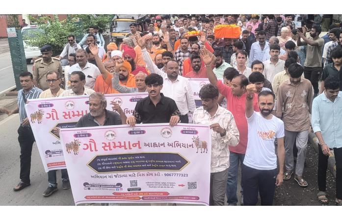 ગાય માતાને "રાષ્ટ્રમાતા"નો દરજ્જો આપવાની માંગ સાથે જૂનાગઢમાં વિશાળ ગૌ સંરક્ષણ રેલી.