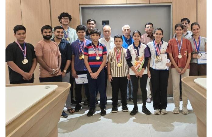 62મી ગુજરાત સ્ટેટ શૂટિંગ સ્પર્ધામાં રેકોર્ડબ્રેક 10 મેડલ જીતી સુરતનું ગૌરવ વધાર્યું.