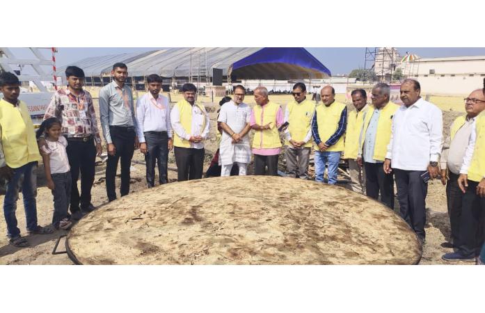 ગુરુપૂર્ણિમાએ જામનગરની સંસ્થાનો અનોખો વિશ્વવિક્રમ: 10 ફૂટનો મહાકાય બાજરાનો રોટલો ભોજલરામ બાપાને અર્પણ.