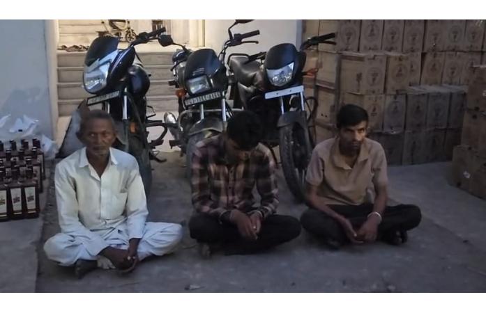 લાલપુરના સણોસરી સીમમાં સ્ટેટ મોનિટરિંગ સેલનો મેગા દરોડો: ₹77 લાખથી વધુનો વિદેશી દારૂ ઝડપાયો.