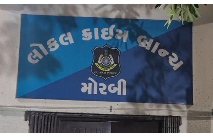 ચાર મહિનાથી વણઉકેલાયેલા હત્યા કેસનો ભેદ ઉકેલાયો, છ આરોપીઓ ઝડપાયા.