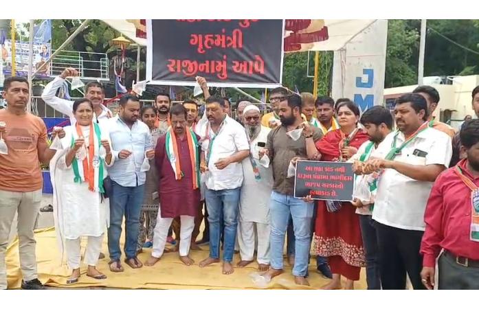ભાવનગર લઠ્ઠાકાંડના વિરોધમાં જામનગર કોંગ્રેસ મેદાનમાંઃ લાલબંગલા સર્કલ ખાતે વિરોધ પ્રદર્શન, દારૂના વેચાણને લઈને સરકાર પર પ્રહાર.