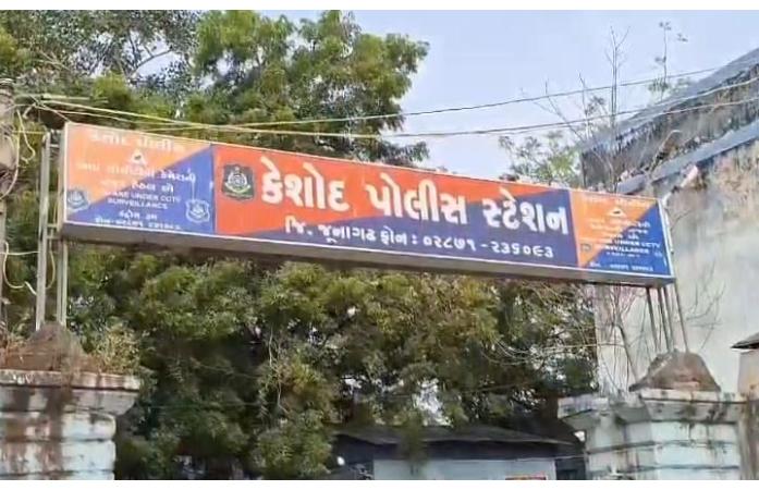 જૂનાગઢમાં ભાજપ અગ્રણીની પોલીસ સ્ટેશનમાં બબાલ.