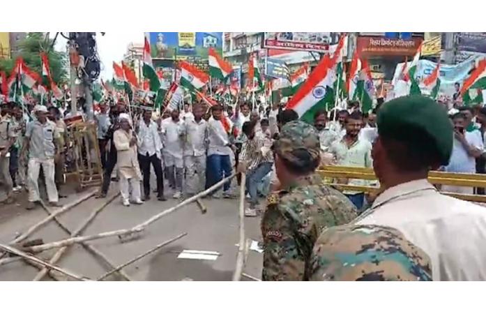 પટણામાં વિદ્યાર્થીઓનો ઉગ્ર વિરોધ: CM આવાસ તરફ કૂચ, પોલીસે લાઠીચાર્જ કરી અનેકની અટકાયત.