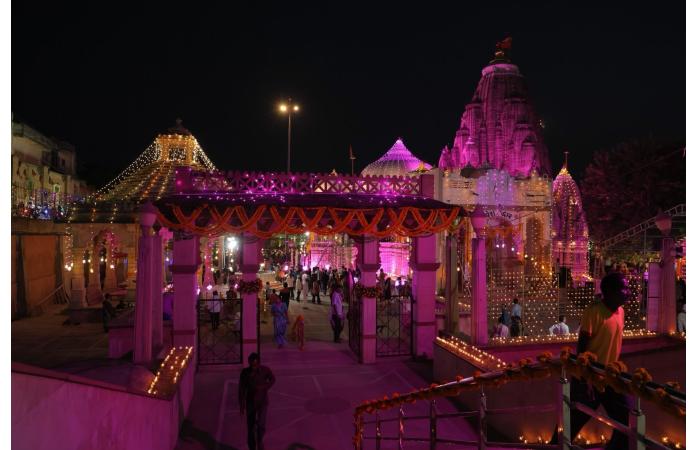 વડનગર શ્રાવણોત્સવે રચ્યો નવો ઇતિહાસ: ચાર રવિવારમાં 53 હજારથી વધુ પ્રવાસીઓ ઉમટ્યા, ભક્તિ અને સંસ્કૃતિનો અનોખો મહાસંગમ.