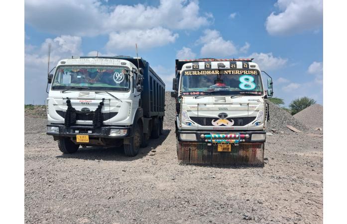 નિકાવા-કાલાવડ રોડ પર ખનીજ વિભાગની કાર્યવાહી, 3 ડમ્પર ઝડપાયા
