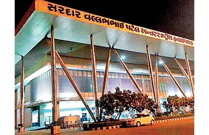 અમદાવાદ એરપોર્ટ પર કેબ મુસાફરોના ખિસ્સા પર ભાર, Ola-Uber સહિત ટેક્સી માટે નવા ચાર્જ લાગુ