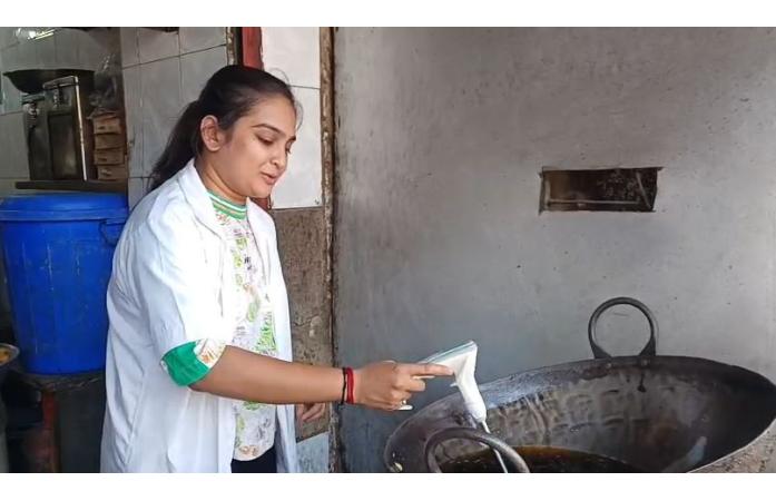દિવાળી પૂર્વે જામનગર મનપાની ફૂડ ચેકિંગ ઝુંબેશ તેજ.