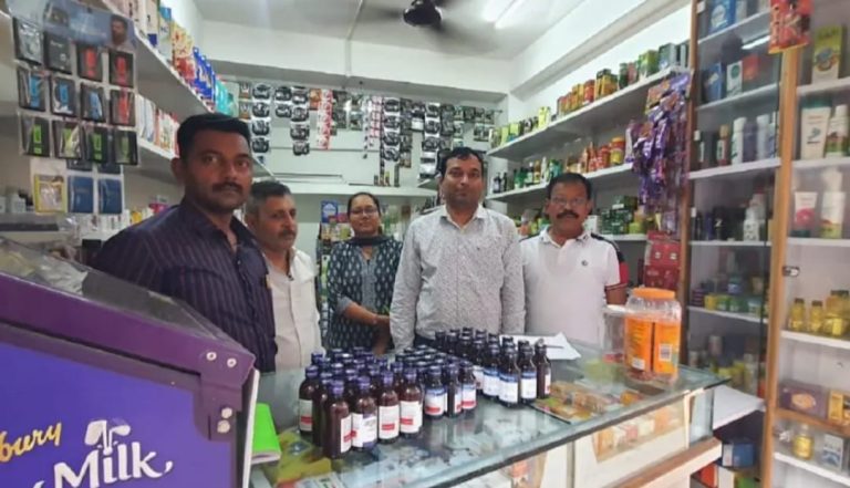સુરત: ડોક્ટરના પ્રિસ્ક્રીપશન વગર નશાકારક સીરપનું વેચાણ કરતા મેડિકલ સ્ટોર્સ પર પોલીસના દરોડા