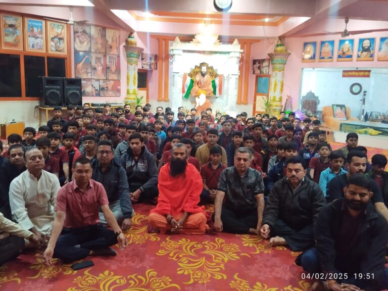 ભારતી આશ્રમના પ.પૂ.મહામંડલેશ્વર 1008 શ્રી મહાદેવભારતી બાપુનું અદકેરૂ સન્માન કરતું જુનાગઢનું ગિરનારી ગ્રુપ.