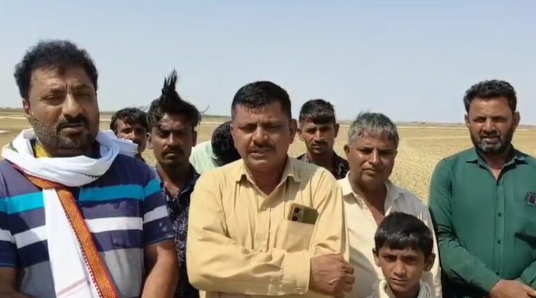 સાતલપુર: રણમાં કાળી મજૂરી કરી મીઠું પકવતા અગરિયાઓને પીવાના પાણી માટે પોકાર,તંત્ર પાણી આપવામાં નિષ્ફળ