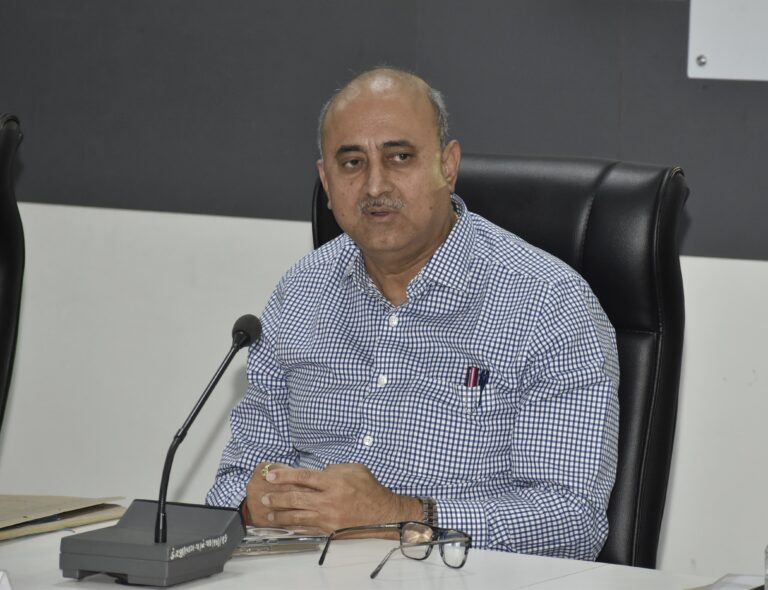 જામનગર જીલ્લા કલેકટરશ્રી કેતન ઠક્કરના અધ્યક્ષ સ્થાને જિલ્લા સંકલન અને ફરિયાદ સમિતિની બેઠક યોજાઇ